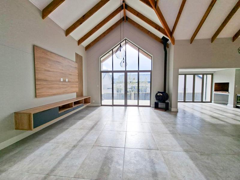 4 Bedroom Property for Sale in Kingswood Golf Estate Western Cape